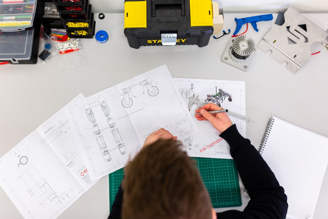 Zo houdt engineering complexe bouwprojecten op de rails