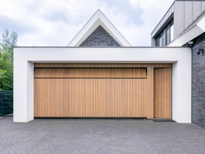 De impact van houten garagedeuren op uw energiekosten