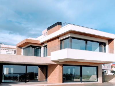 Plannen voor een aanbouw? Denk dan van tevoren al aan de juiste raamdecoratie