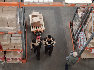 Ontdek wat een palletbox is en hoe je deze optimaal gebruikt