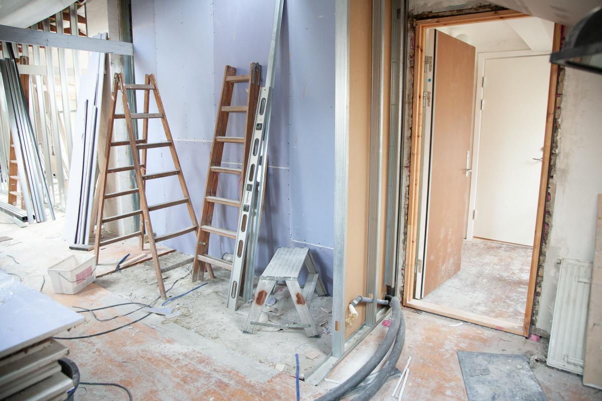 Zware constructies veilig verankeren tijdens een renovatie of aanbouw