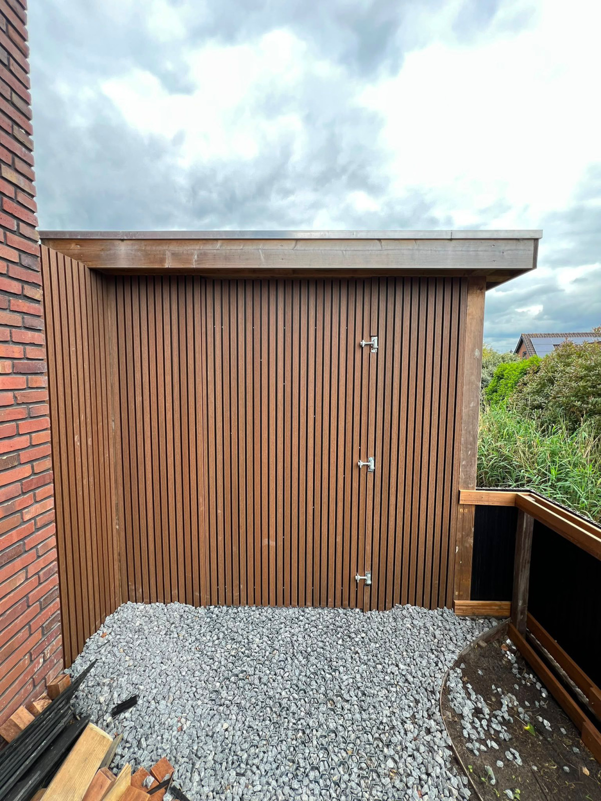 Tuinhuis met composiet gevelbekleding in Velsen